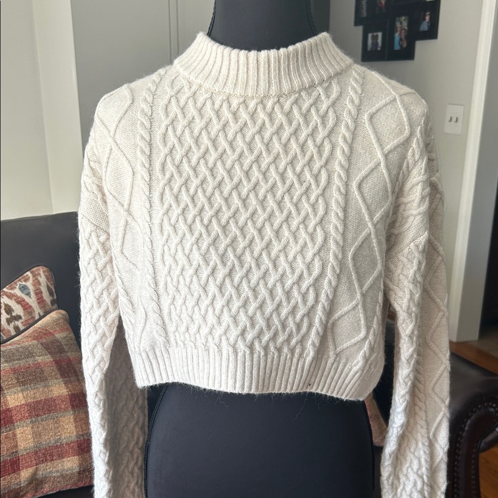 H&M Off-White Textured Turtleneck Sweater